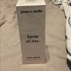 Grace & Stella rose spray